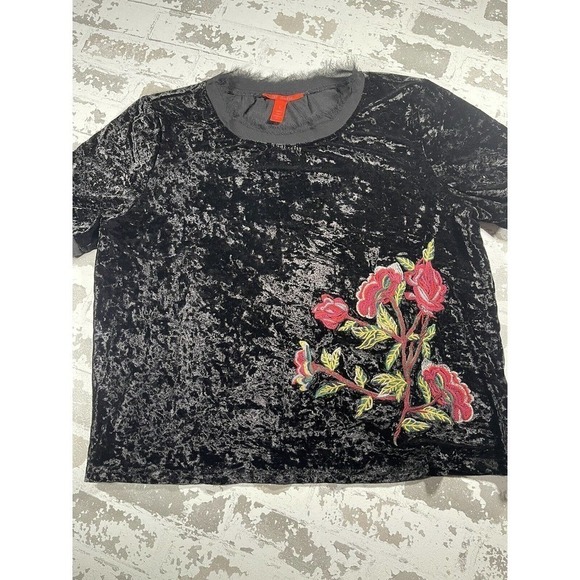 Chelsea & Violet Tops - Chelsie & Violet Velvet Embroidery Roses Black T Shirt Top Size Large